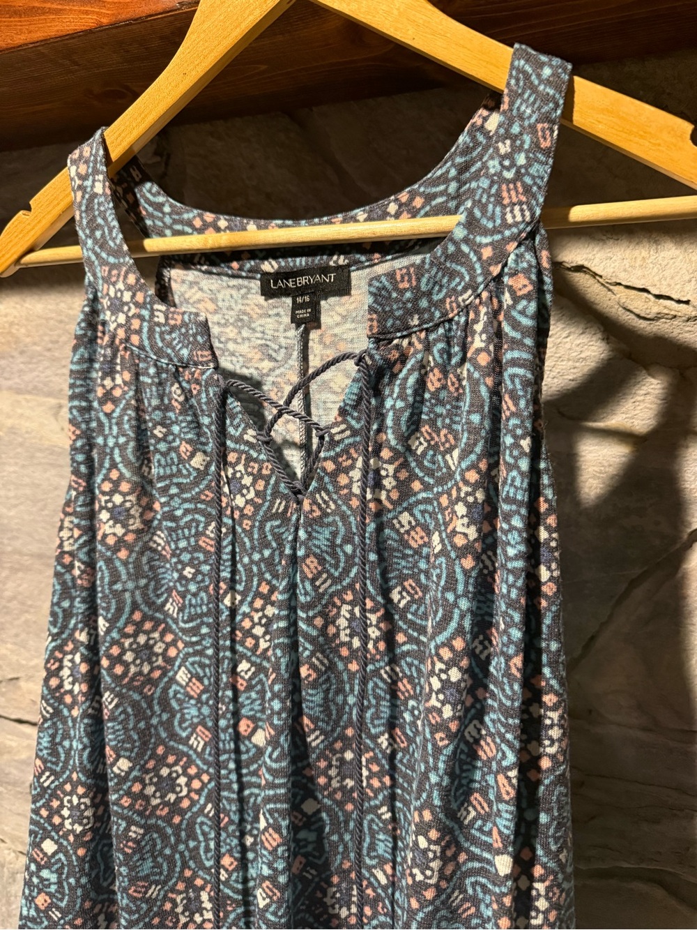 Lane Bryant Sleeveless Printed Tank in Teal & Coral, size 14/16 - Picture 3 of 6